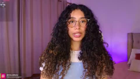 Amy Olivera online show from November 19, 2025, 1:22 pm