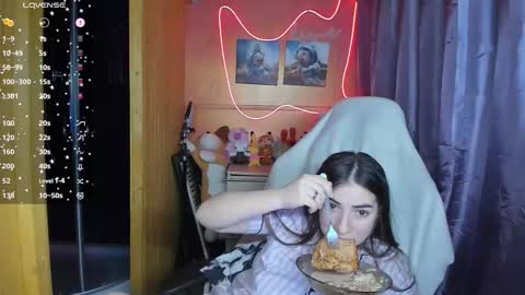 Snapshot of miss_tasy chatting on February 26, 2025, 3:41 pm Melanie January 15th is my birthday there will be an interesting show online show from February 26, 2025, 3:41 pm