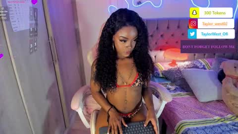 Snapshot of miss_west chatting on September 25, 2025, 8:18 am Tay Tay Independent Model   online show from September 25, 2025, 8:18 am