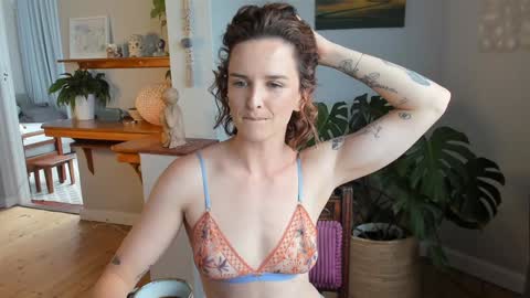 Alexandra Thorn online show from February 5, 2026, 10:53 am