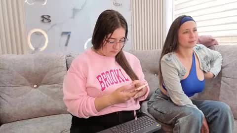 misscheelsee_as online show from April 14, 2026, 1:28 pm