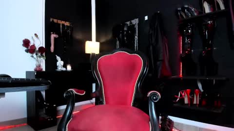 Missdarklady online show from February 11, 2025, 9:56 pm