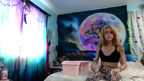 Snapshot of misseeva chatting on September 19, 2025, 4:29 pm MissEeva online show from September 19, 2025, 4:29 pm