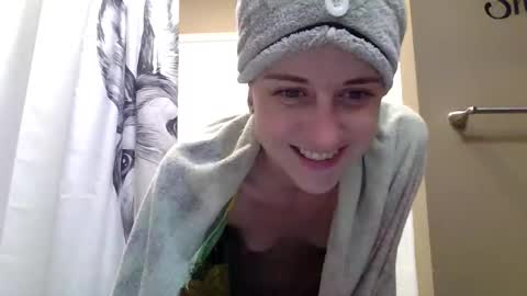 Snapshot of misseeva chatting on March 5, 2026, 8:05 pm MissEeva online show from March 5, 2026, 8:05 pm