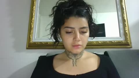 melodie  online show from February 24, 2025, 11:41 pm