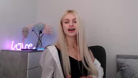 EMMA online show from January 22, 2025, 11:53 pm