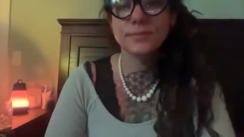 misshoneybadger333 online show from October 21, 2025, 2:01 am