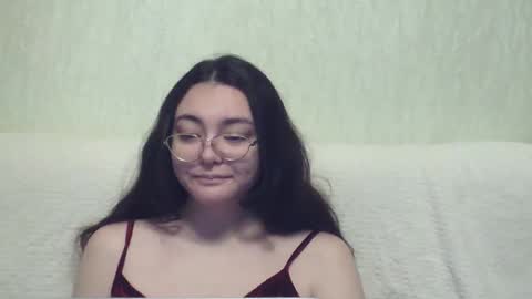 missis mona online show from December 18, 2024, 6:53 am