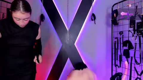 Miss Kara and Ariana online show from November 10, 2025, 10:25 am