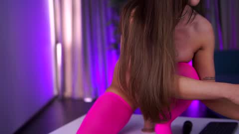 misskiarra online show from February 8, 2025, 9:35 am