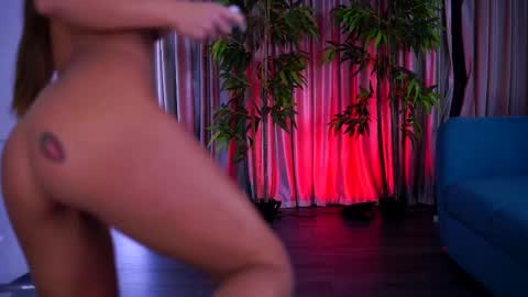 misskiarra online show from March 6, 2025, 5:24 am