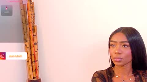 lyly  independient model online show from March 9, 2026, 5:17 pm