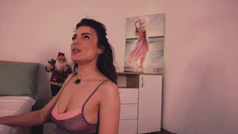 Lullu online show from December 4, 2025, 2:37 pm