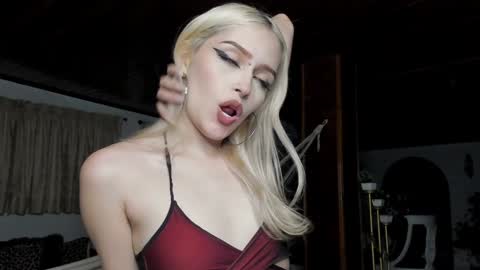 Snapshot of missluna27 chatting on December 11, 2024, 11:43 pm Miss Luna online show from December 11, 2024, 11:43 pm