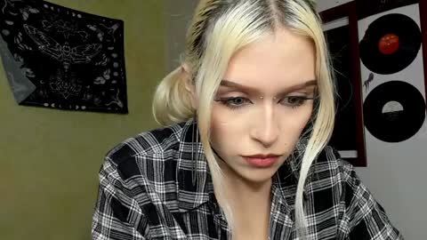 Snapshot of missluna27 chatting on December 31, 2024, 4:16 am Miss Luna online show from December 31, 2024, 4:16 am