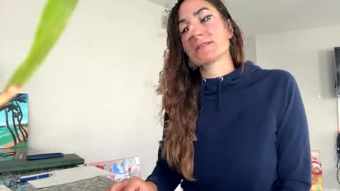 CreationQueen online show from December 4, 2024, 5:22 pm