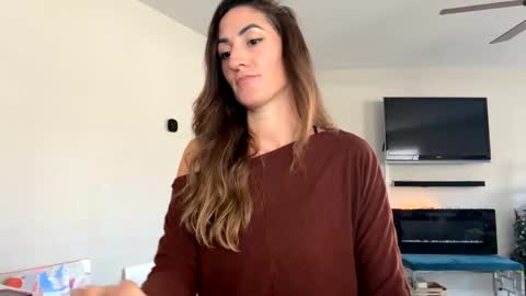 CreationQueen online show from December 4, 2024, 8:40 pm