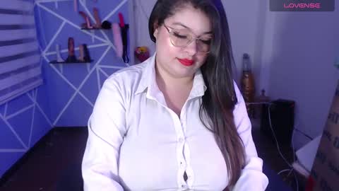 Miia online show from December 18, 2024, 3:55 pm