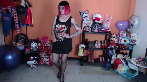 Miss Mia online show from November 5, 2025, 3:45 pm