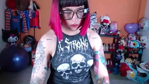 Miss Mia online show from November 10, 2025, 1:43 pm