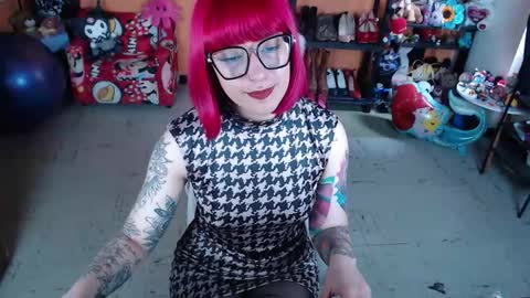 Miss Mia online show from November 28, 2025, 1:25 pm