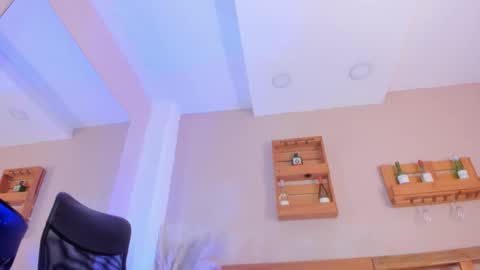 Mia  online show from November 9, 2025, 11:52 am