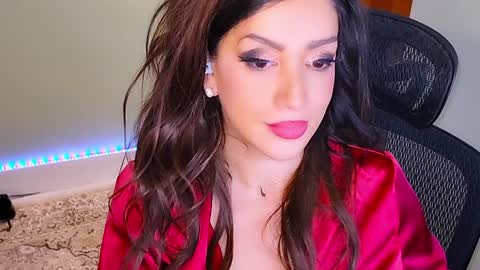 Mina online show from December 27, 2024, 5:09 am