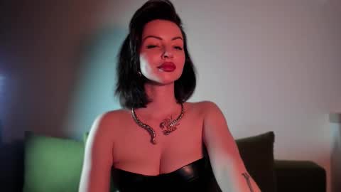   online show from October 10, 2025, 2:38 pm