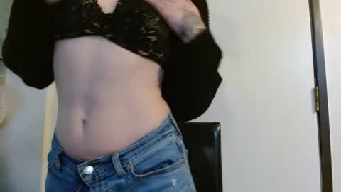 Snapshot of missmoonmagic13 chatting on December 27, 2024, 2:04 am Maxxx online show from December 27, 2024, 2:04 am