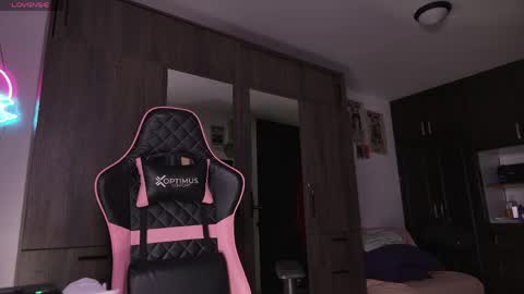 MissMoon online show from April 18, 2026, 6:23 pm