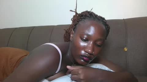 pretty gal online show from November 7, 2025, 8:03 am