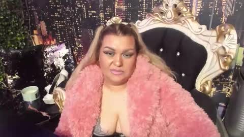 QueenT online show from November 4, 2025, 11:26 pm