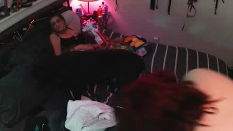 Bella online show from April 22, 2026, 2:29 pm