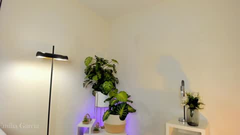 Fernanda Davila online show from December 23, 2024, 11:06 pm