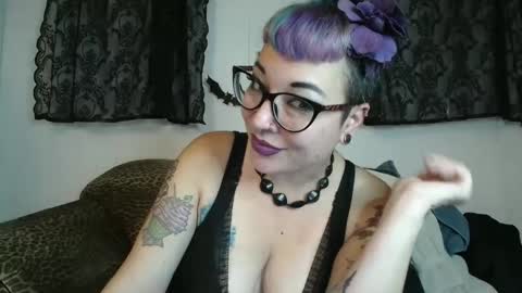 Missy Dee online show from September 17, 2025, 6:48 am