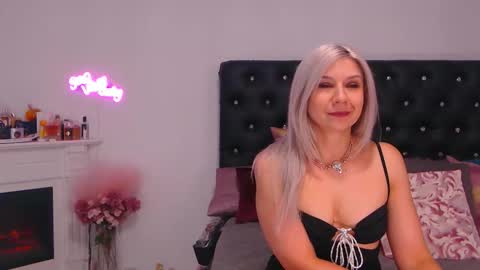 Snapshot of missycrystal chatting on October 10, 2025, 6:18 pm Crystal online show from October 10, 2025, 6:18 pm