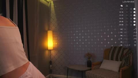 Mia online show from April 5, 2026, 6:38 pm