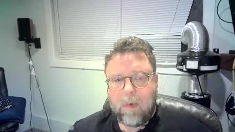 Snapshot of mister_happy567 chatting on January 15, 2025, 2:06 am Mr. Happy online show from January 15, 2025, 2:06 am