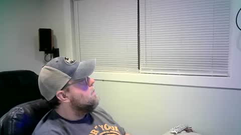 Snapshot of mister_happy567 chatting on February 20, 2025, 5:12 am Mr. Happy online show from February 20, 2025, 5:12 am