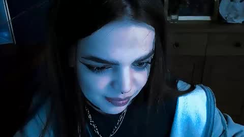 Snapshot of misticwave chatting on December 1, 2025, 4:34 pm Ines online show from December 1, 2025, 4:34 pm