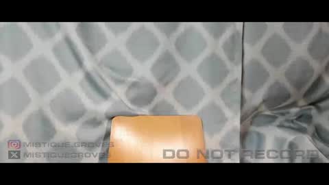 Snapshot of mistique_groves chatting on October 9, 2025, 3:04 am Mistique Groves online show from October 9, 2025, 3:04 am