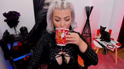 Snapshot of mistress_catsnow chatting on January 19, 2025, 11:23 am Miss CatSnow online show from January 19, 2025, 11:23 am