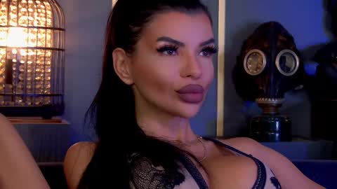 Elenia online show from October 7, 2025, 12:24 pm