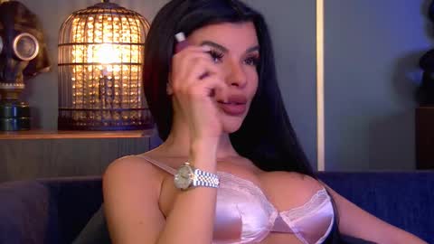 Elenia online show from January 12, 2026, 2:22 pm