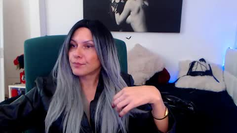Snapshot of mistressevelyn_ chatting on December 9, 2024, 2:06 pm MistressEvelyn  online show from December 9, 2024, 2:06 pm