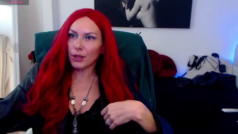 Snapshot of mistressevelyn_ chatting on December 13, 2024, 5:38 am MistressEvelyn  online show from December 13, 2024, 5:38 am