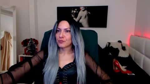 Snapshot of mistressevelyn_ chatting on December 16, 2024, 7:15 am MistressEvelyn  online show from December 16, 2024, 7:15 am
