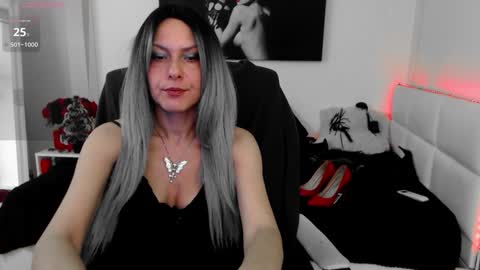 Snapshot of mistressevelyn_ chatting on December 17, 2024, 5:18 am MistressEvelyn  online show from December 17, 2024, 5:18 am