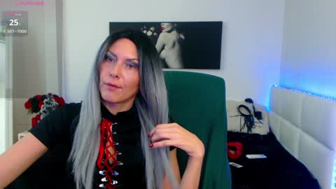 Snapshot of mistressevelyn_ chatting on December 19, 2024, 6:01 am MistressEvelyn  online show from December 19, 2024, 6:01 am