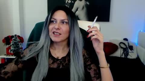 Snapshot of mistressevelyn_ chatting on December 20, 2024, 12:05 pm MistressEvelyn  online show from December 20, 2024, 12:05 pm